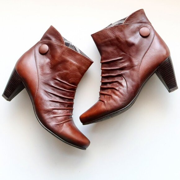 Eric Michael Brown Leather Almond Toe Heeled Ankle Boots Booties Size 7 - Picture 1 of 16